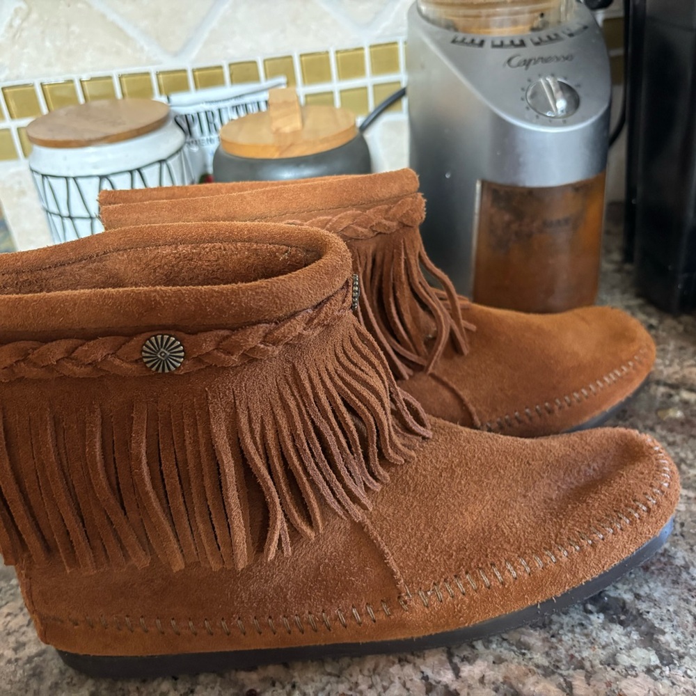 Minnetonka Brown Suede fringe braided moccasins size 9.5